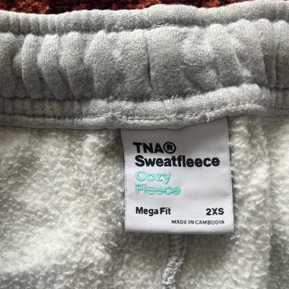 Aritzia Mega Sweatfleece - Picture 2 of 3